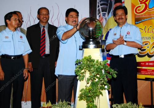 DATUK AHMAD BASHAH MD HANIPAH
