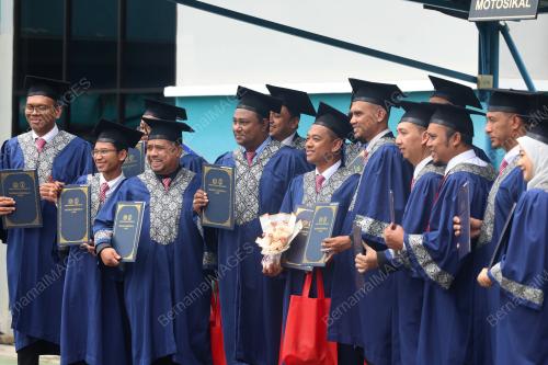 DATUK SERI DR SHAMSUL ANUAR NASARAH