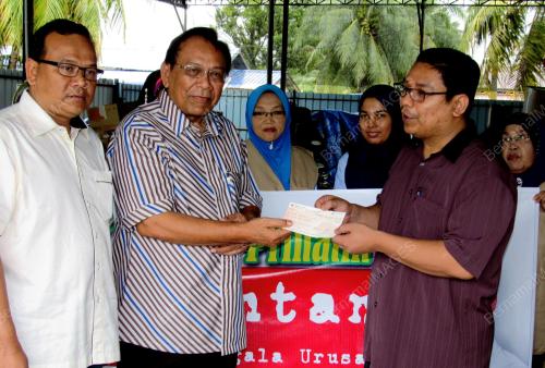 KD02_29122014_BANTUAN_BANJIR
