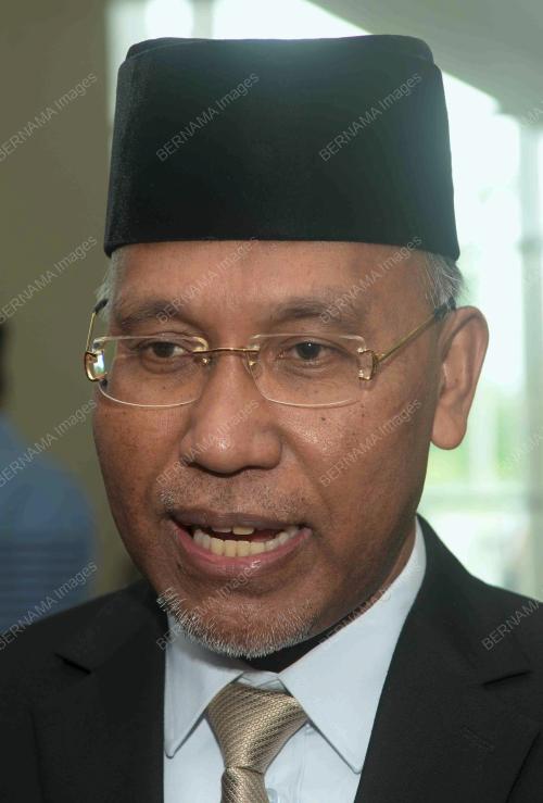 DATUK IDRIS AHMAD