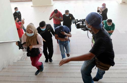 REMAN DUA ANGGOTA POLIS RASUAH