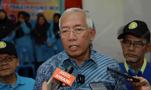 DATUK SERI MAHDZIR KHALID