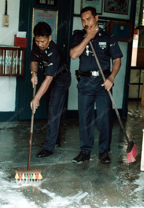 KD03-04_02_2001BERSIH_LANTAI_19012016