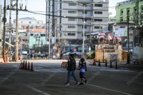 PEMBUKAAN SEMPADAN