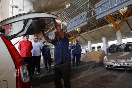 DATUK SERI AHMAD MASLAN