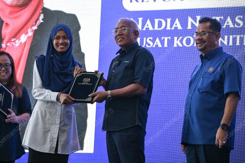 DATUK SERI MAHDZIR KHALID