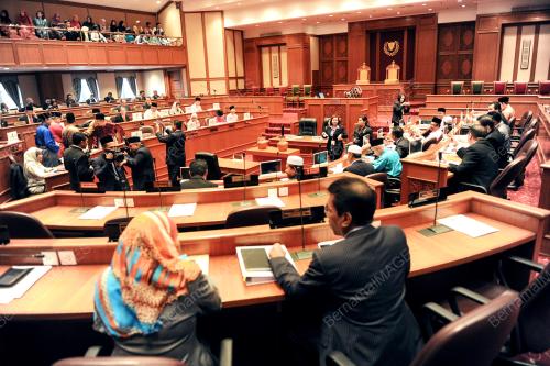 KD03_06042015_SIDANG