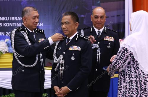 DATUK SERI AZRI AHMAD