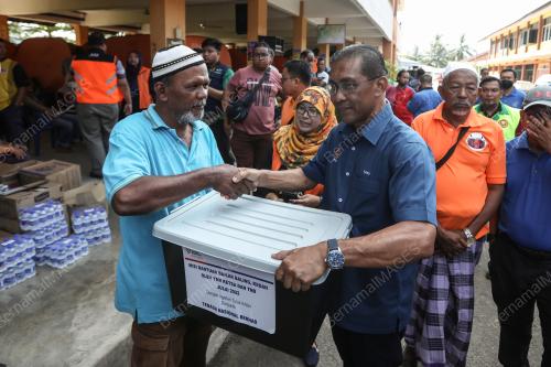 DATUK SERI TAKIYUDDIN HASSAN
