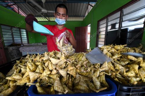 KETUPAT PALAS HUTAN KAMPUNG