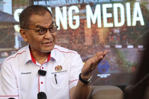 DATUK SERI DR DZULKEFLY AHMAD