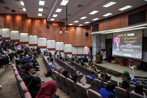 DATUK FAHMI FADZIL