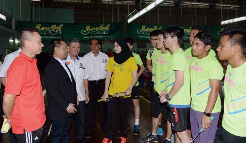 KD03_10112017_BADMINTON