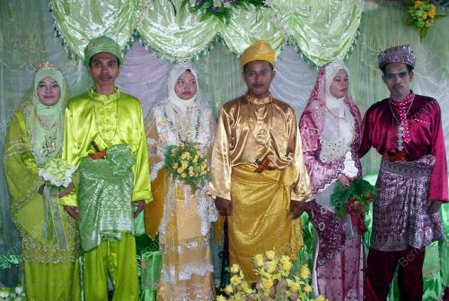 TIGA BERADIK SANDING SERENTAK