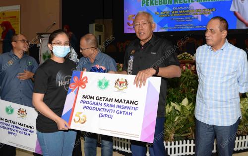 DATUK SERI MAHDZIR KHALID