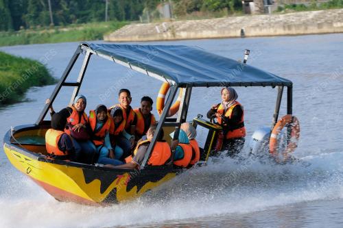 MAHAWANGSA RIVER CRUISE