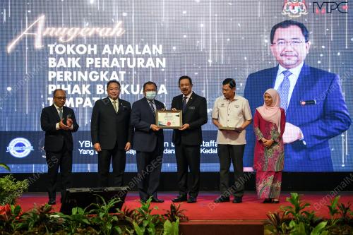 TAN SRI MOHD ZUKI ALI