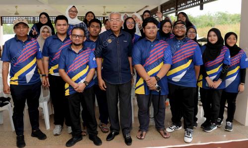 DATUK SERI MAHDZIR KHALID
