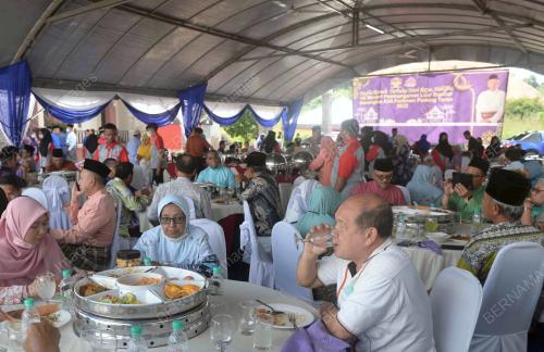 DATUK SERI MAHDZIR KHALID