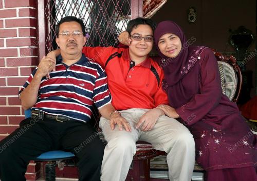 DR MOHD NOOR AZAM