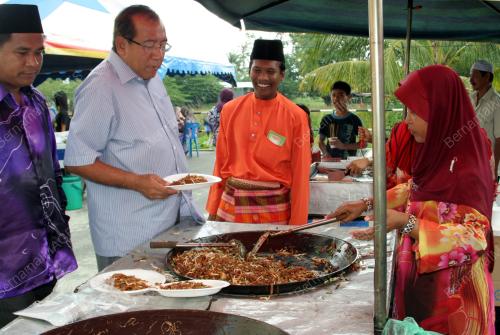 MAHDZIR KHALID