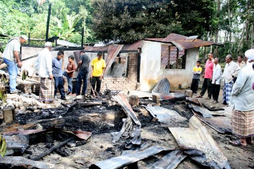 KD03_15062013_RUMAH_TERBAKAR