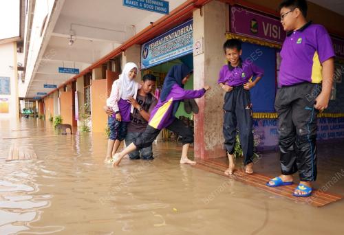 KD03_15082017_BANJIR