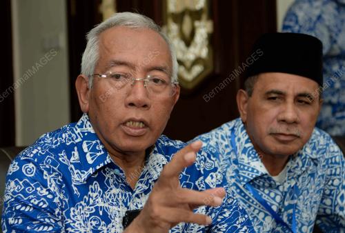 DATUK SERI MAHDZIR KHALID