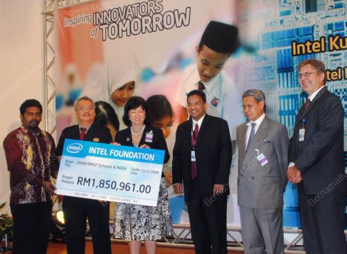 MUSTAPA MOHAMAD