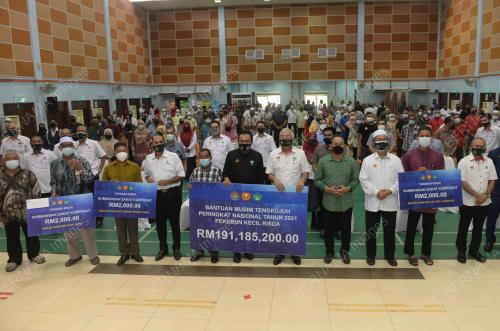 DATUK SERI MAHDZIR KHALID