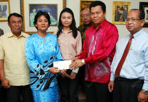 DATUK TUNKU PUTERI INTAN SAFINAZ