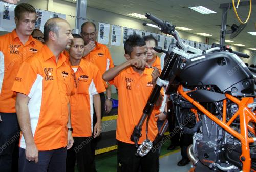 KD03_18012013_MUKHRIZ_KTM
