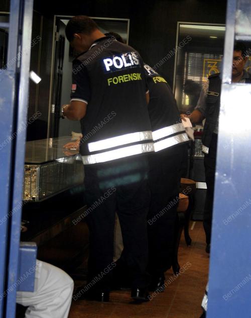 ROMPAKAN KEDAI EMAS