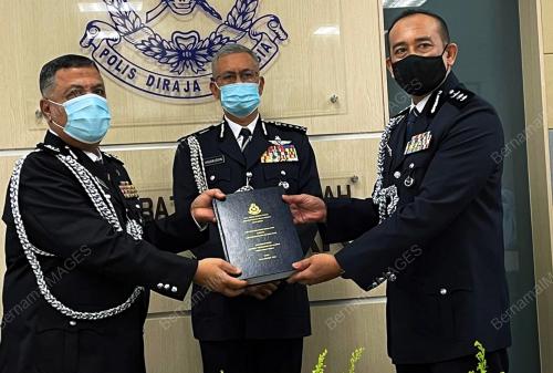 POLIS SERAH TERIMA TUGAS KPD KOTA SETAR