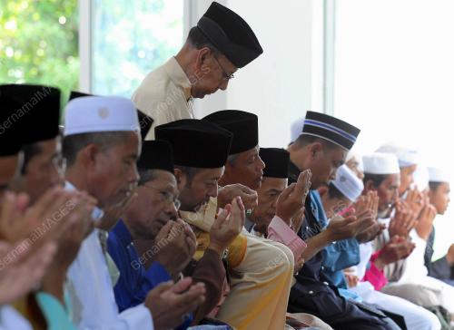 KD03_19122014_AGONG_SOLAT