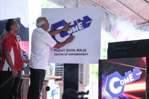 DATUK SERI MAHDZIR KHALID