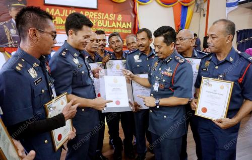 KD03_21112017_BOMBA