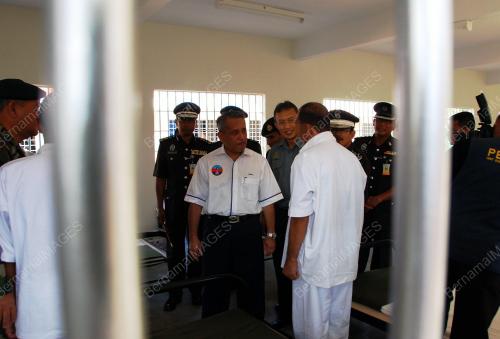 DATUK SERI DR ISMAIL AHMAD