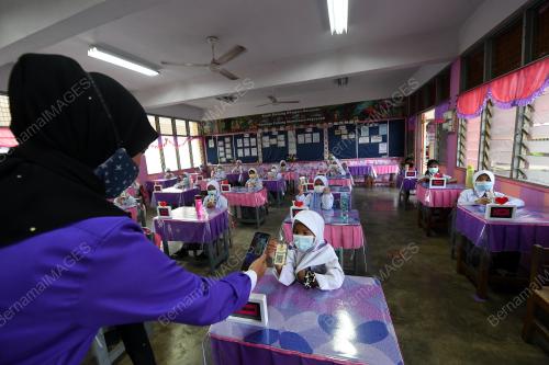 TINJAUAN PERSEKOLAHAN