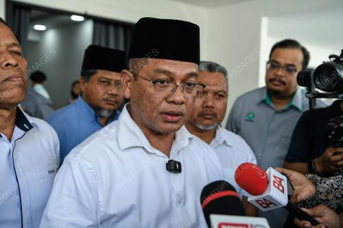DATUK DR MOHD NA'IM MOKHTAR