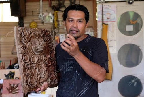 KD03_22102018_WOOD_CARVING