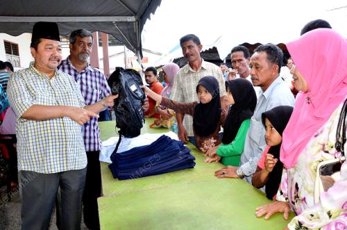 KD03_22122013_BANTUAN_SEKOLAH