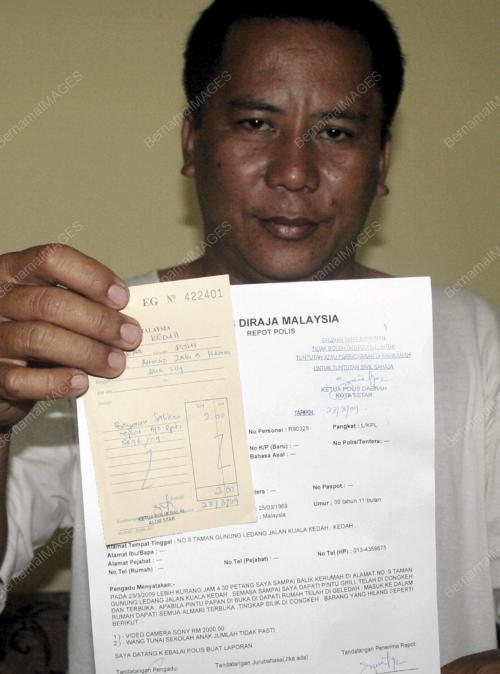AHMAD ZAKI HASHIM