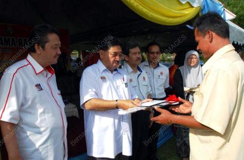 DATUK PADUKA AHMAD BASHAH MD HANIPAH