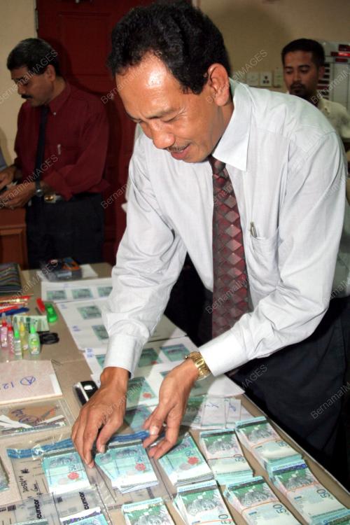 WANG PALSU