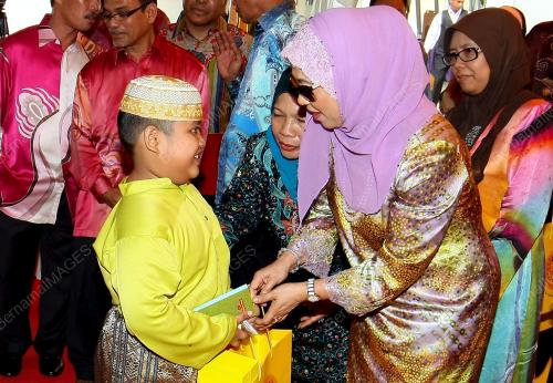 KD03_26112013_PERMAISURI_AGONG