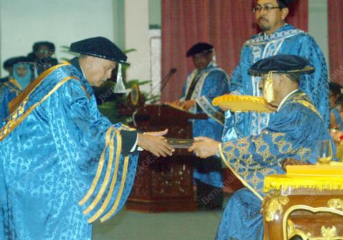 TUANKU ABDUL HALIM MU'ADZAM SHAH