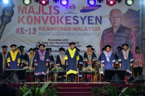 DATUK SERI MAHDZIR KHALID