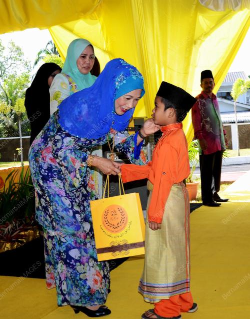 KD03_27112014_PERMAISURI_KHATAN