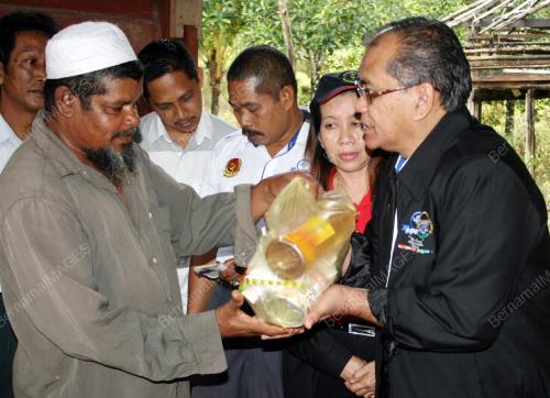 KD03_28012011_ZAINOL_BANTU